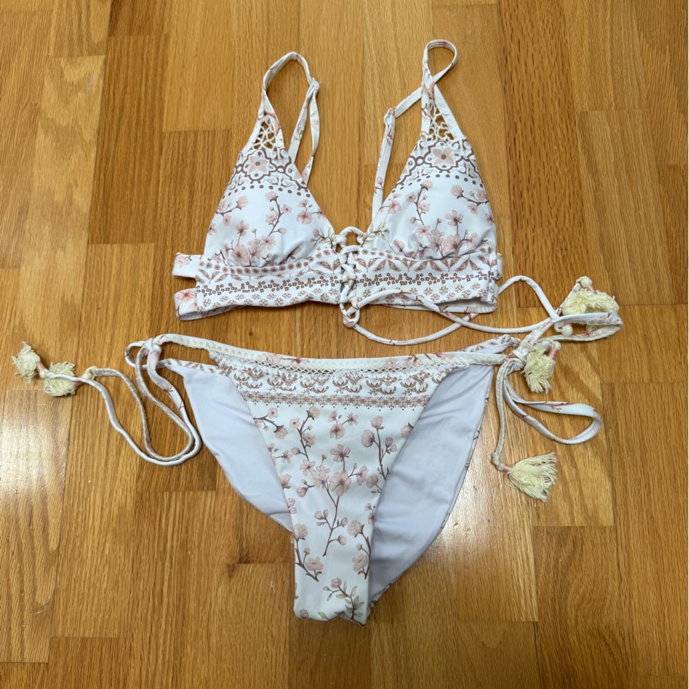 Agua Bendita Beige and White Floral Top & Bottom